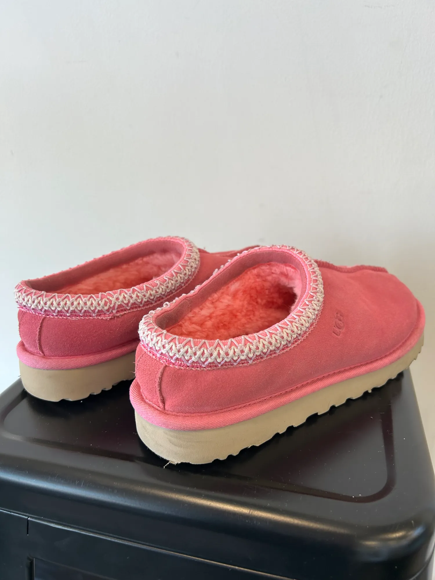 Uggs Casual Shoes Womens 8 *as is*